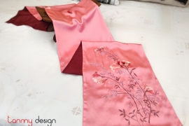 Pink silk scarf hand-embroidered with trumpet creeper, 33*200 cm